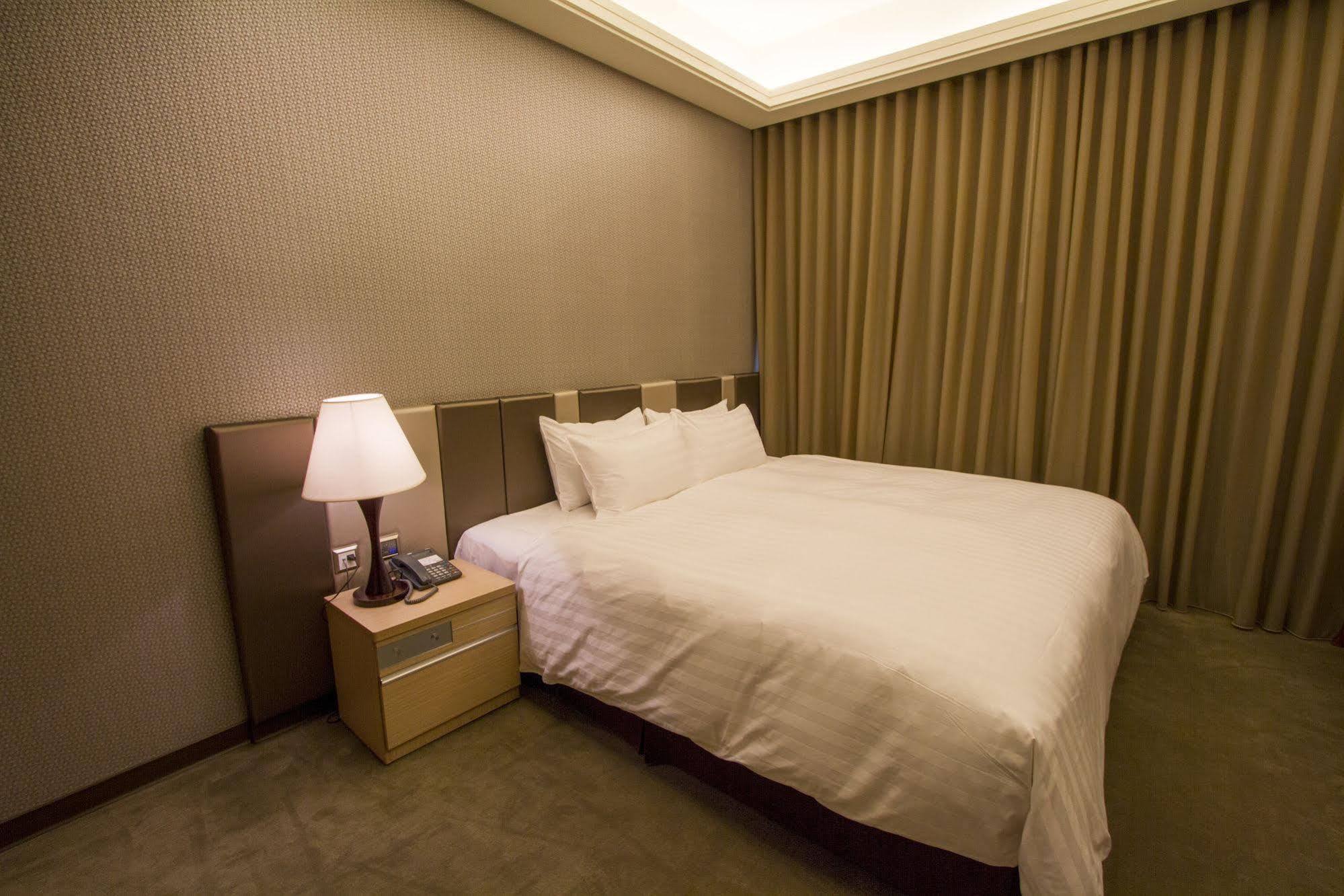 Hunt Champion Hotel Taichung Exterior foto